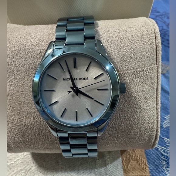 ❌SOLD❌ Michael Kors Runaway Silver Dial Blue Metallic Watch *Pre-loved* - Picture 2 of 4